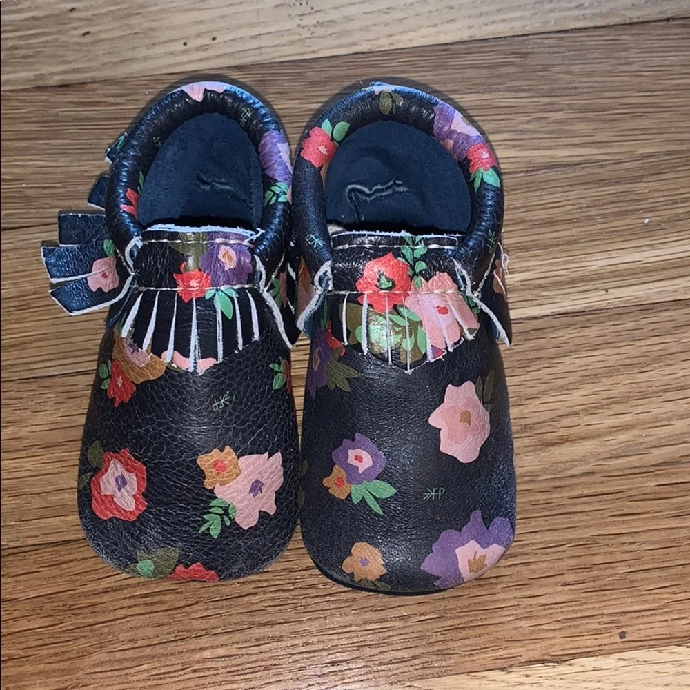 Freshly Picked Navy Blue and Floral Soft Soles sz4 - Picture 1 of 4